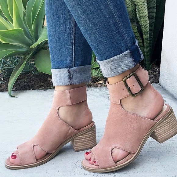 Tally Ankle Cuff Sandal
SOLE SOCIETY - Picture 16 of 16